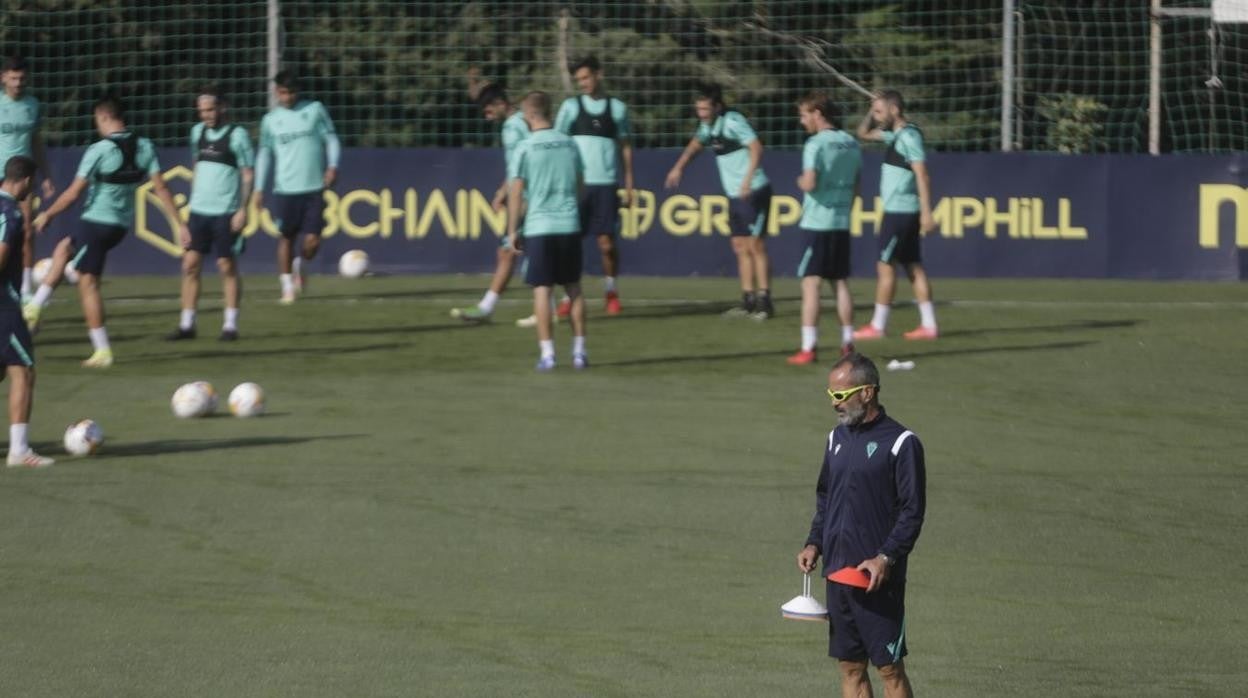 Álvaro Cervera tiene la última palabra sobre el once del Cádiz CF ante el Valencia.