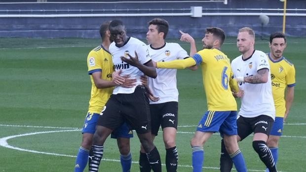 Diakhaby vuelve a Cádiz y cuenta con la confianza de Bordalás: «Está preparado para jugar»