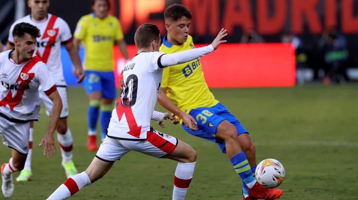 Álvaro Bastida está teniendo minutos con el Cádiz CF en Primera.