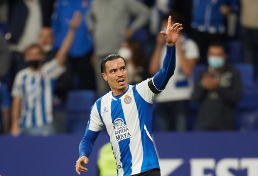 Raúl de Tomás abrió el marcador para el Espanyol al filo del desanso.