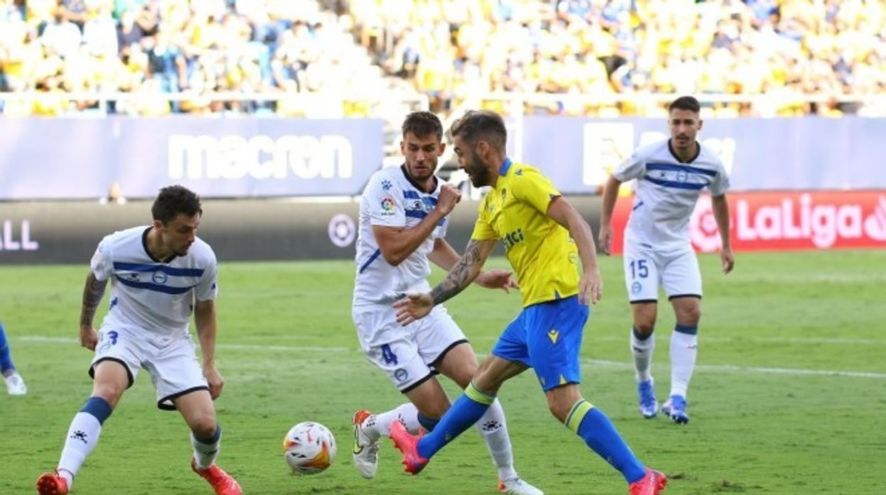 Perea en una acción ante el Alavés