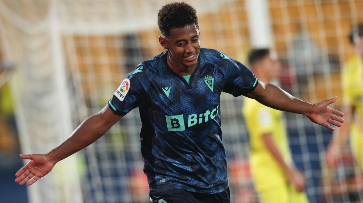 'Choco' Lozano celebrra un gol en Villarreal.