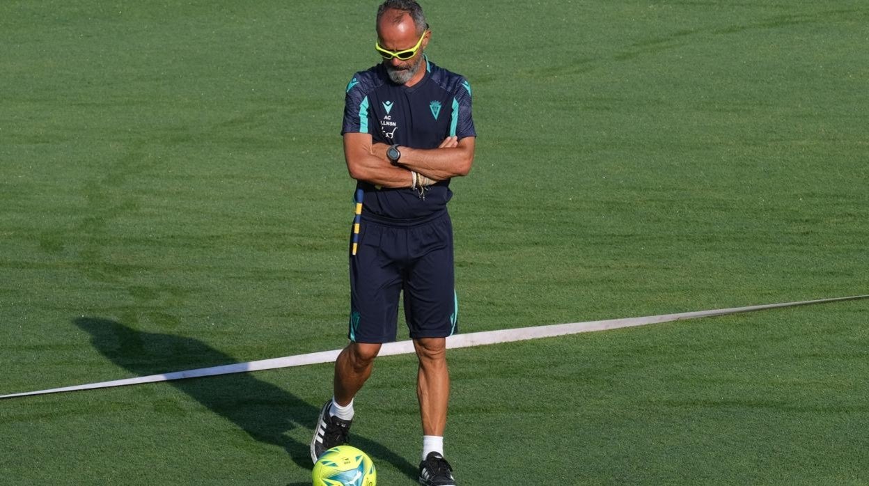 Álvaro Cervera en un entrenamiento del Cádiz de esta temporada.