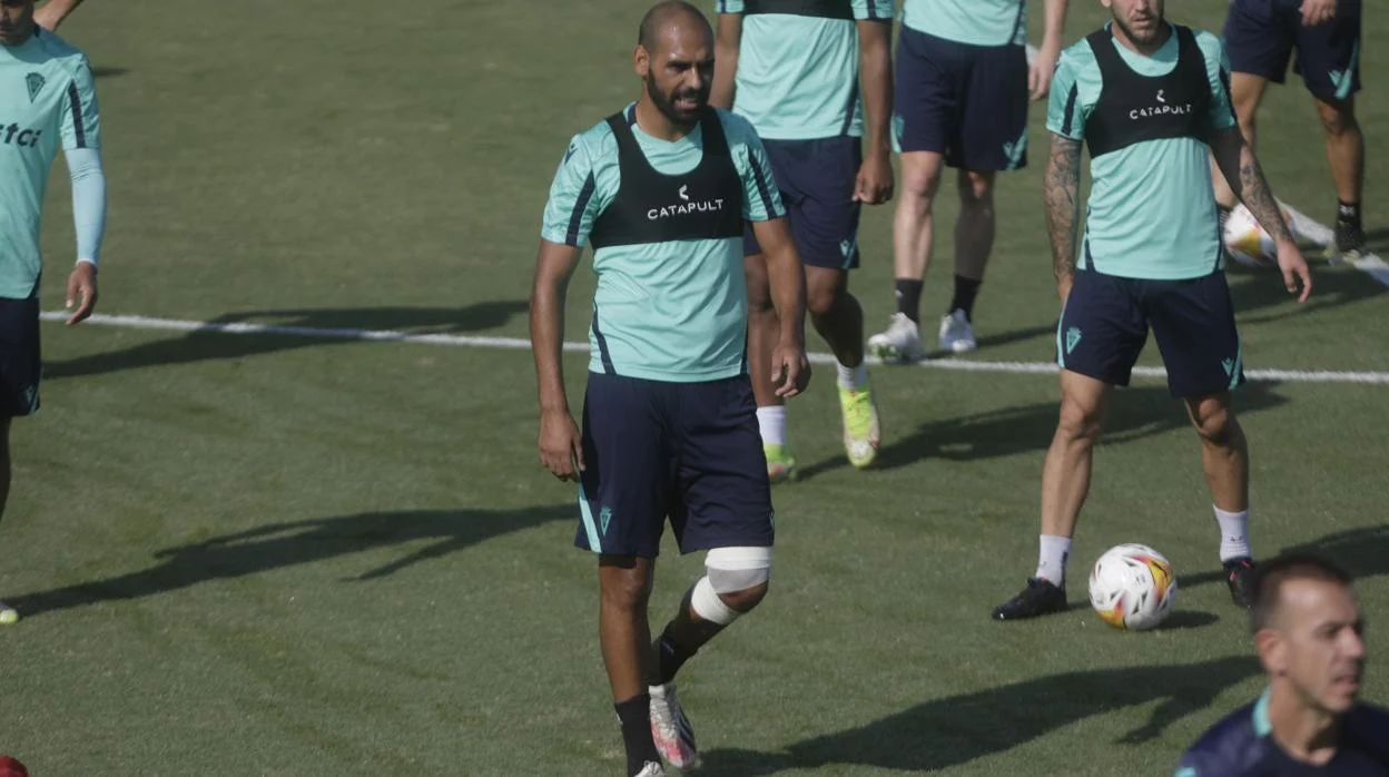 Fali, durante un entrenamiento con el Cádiz CF.