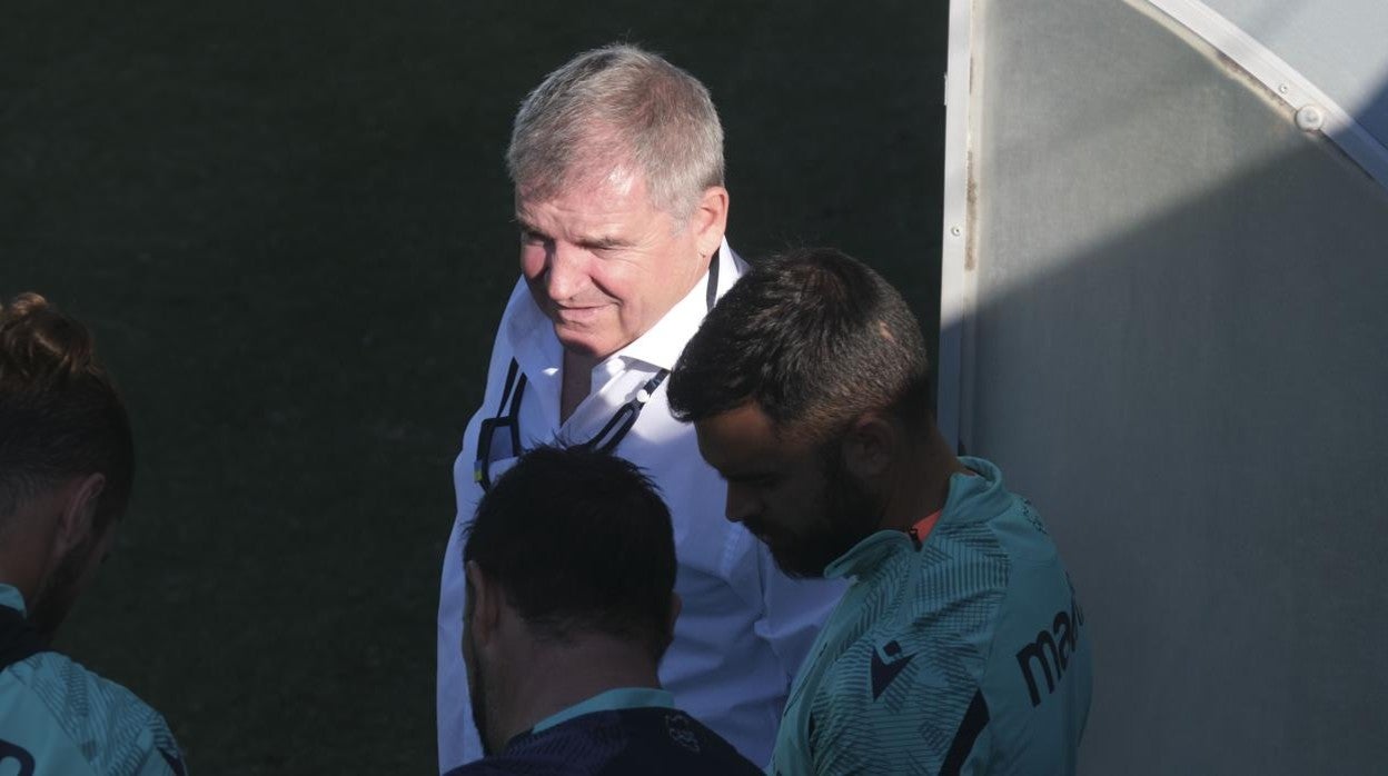 Vizcaíno, presente en un entrenamiento del Cádiz