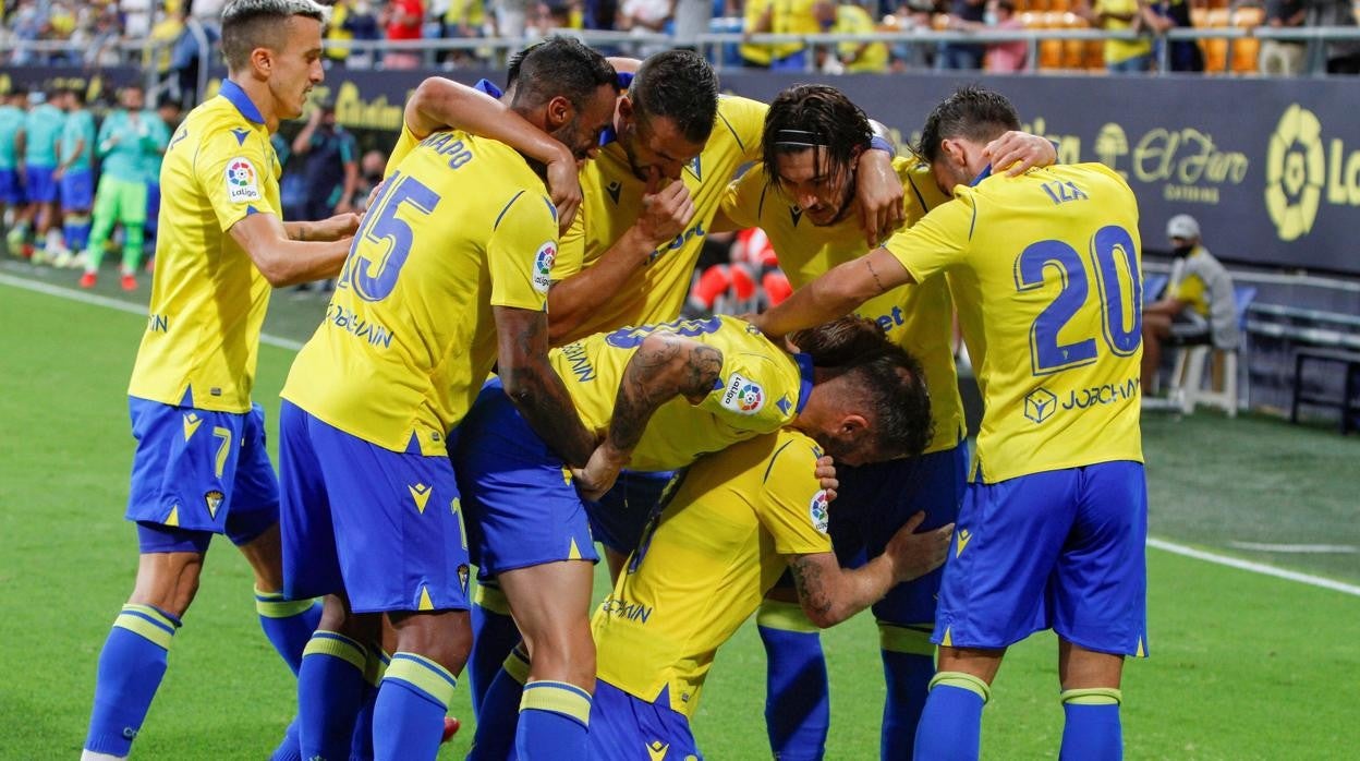 Los jugadores del Cádiz celebran un gol esta temporada.