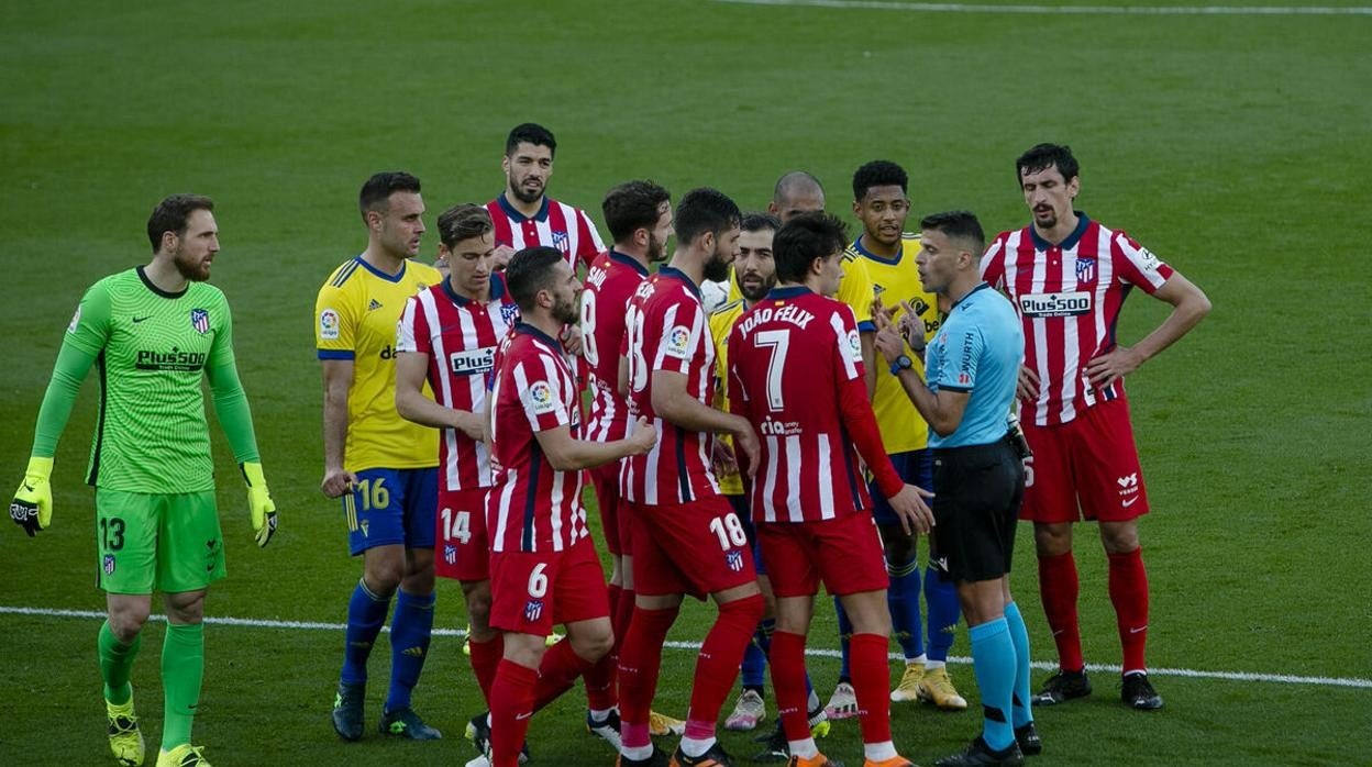 Gil Manzano en el último Cádiz - Atlético