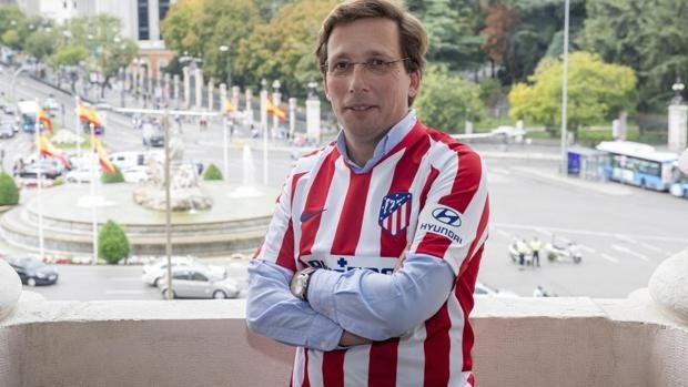 El alcalde de Madrid recuerda la competitividad del Cádiz CF: «Tiene mimbres para salvarse»