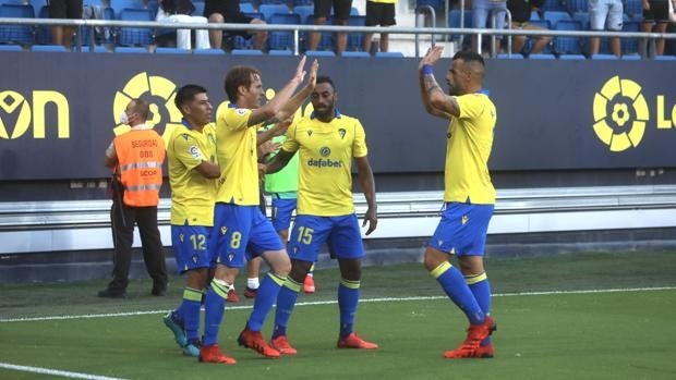 Álex, 30 goles oficiales con el Cádiz CF