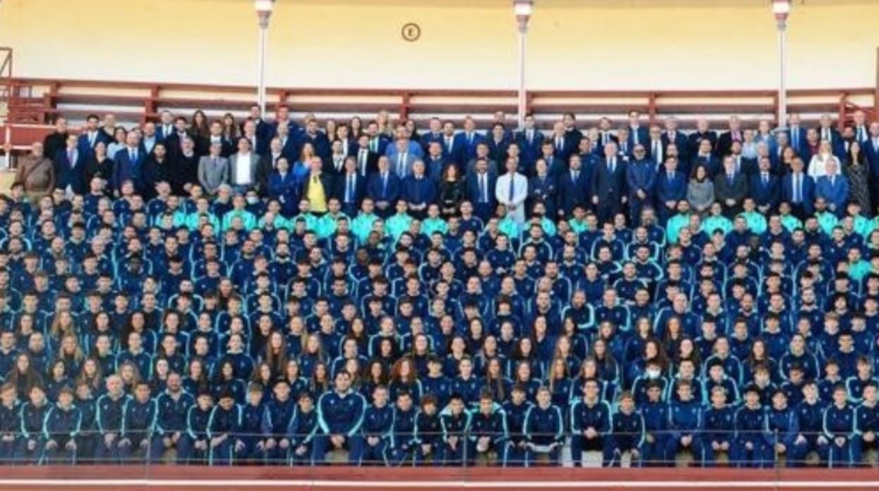 Celebración de la Navidad del Cádiz CF en la Real Plaza de Toros de El Puerto.