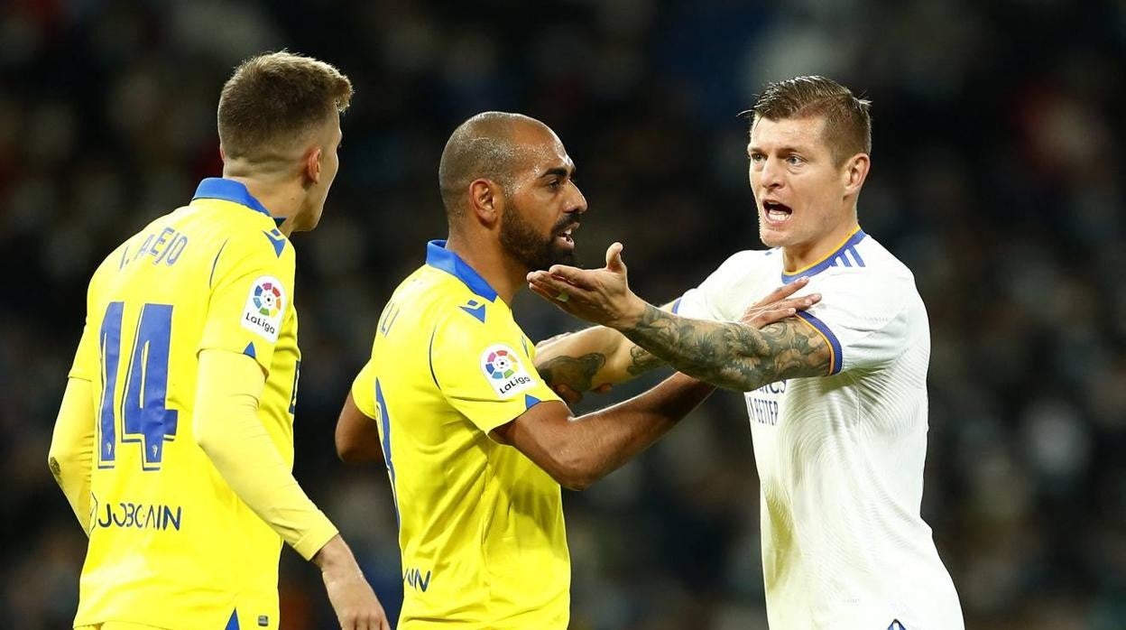 El Cádiz CF baja un puesto y es penúltimo, aunque logró empatar en el Santiago Bernabéu ante el Real Madrid.