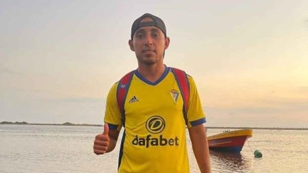 Frank Velásquez, el Mágico González del fútbol playa que sueña en amarillo