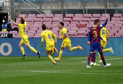 Álex festeja su gol al Barça en el Camp Nou.