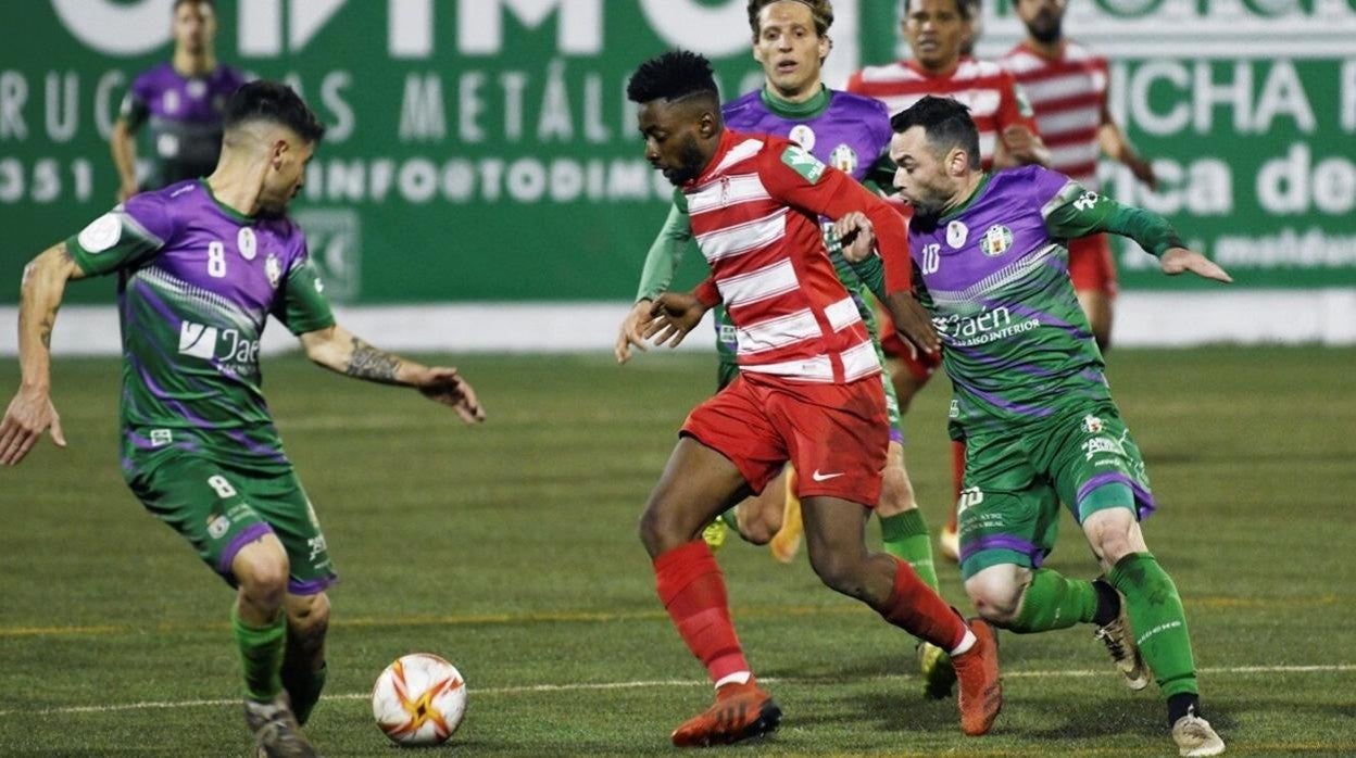 Yan Brice Eteki con el Granada en la Copa del Rey ante el Atlético Mancha Real.