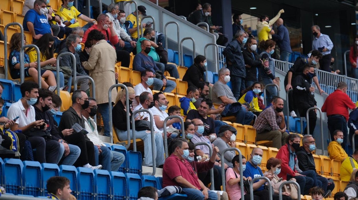 Aficionados cadistas en el antiguo Carranza en un partido de esta temporada.