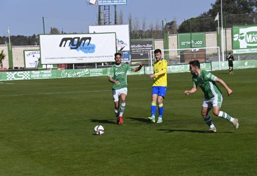 Raúl Parra jugó con el Cádiz B en Cáceres.