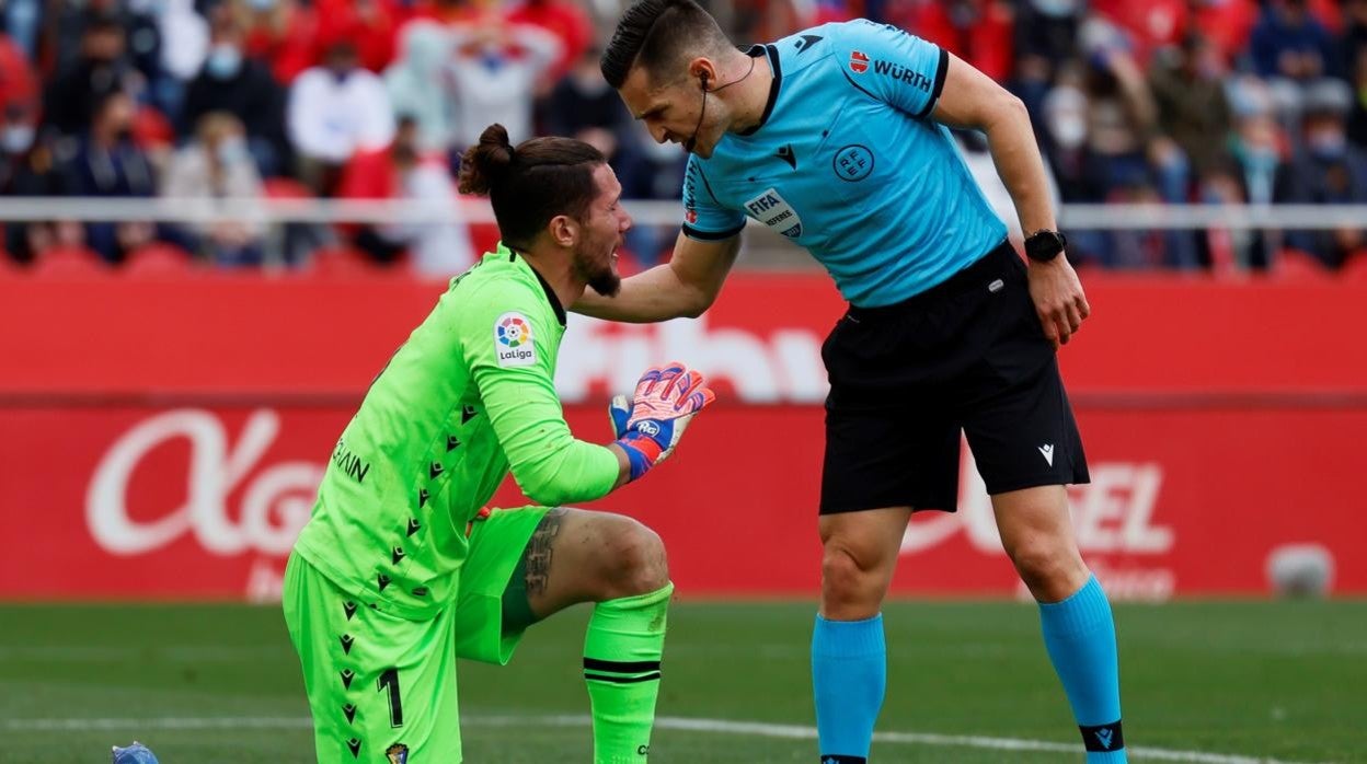 Ledesma y Del Cerro Grande durante el partido disputado en Son Moix.