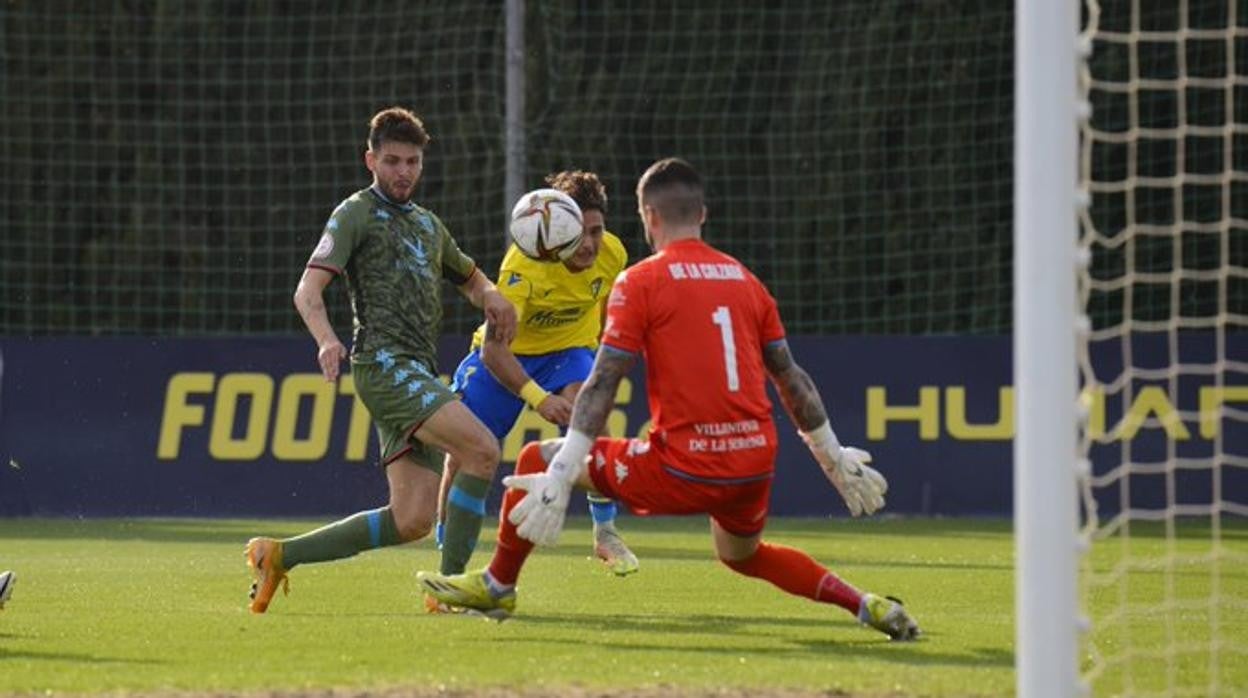 El Cádiz B superó 1-0 al Villanovense en El Rosal.