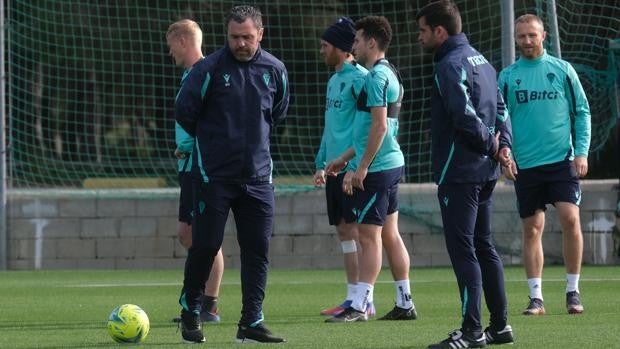 El Cádiz CF mantiene su plan con la mente puesta en el Granada