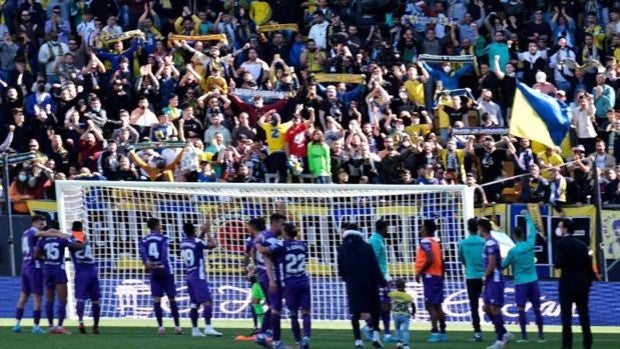 Un morado reivindicativo y talismán