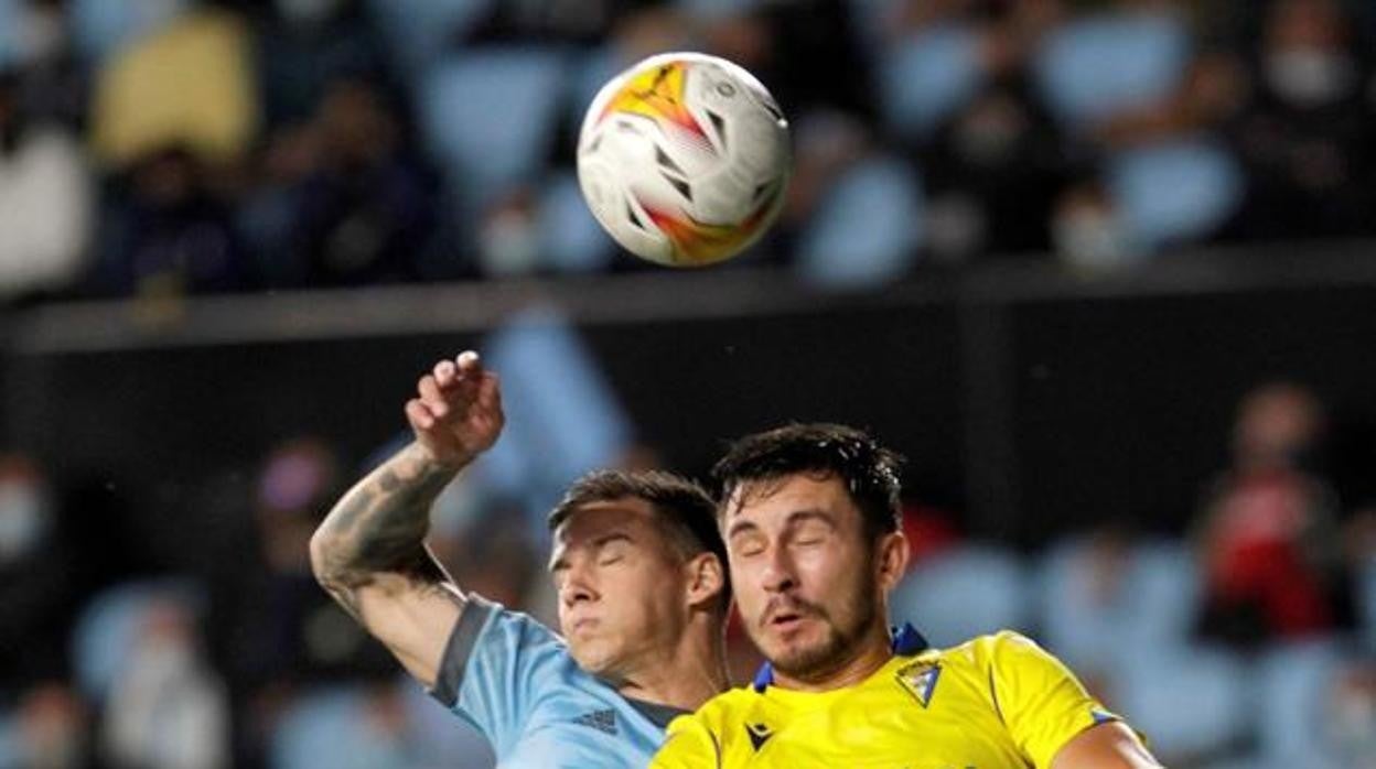 Víctor Chust es indiscutible en el Cádiz CF de Sergio González.