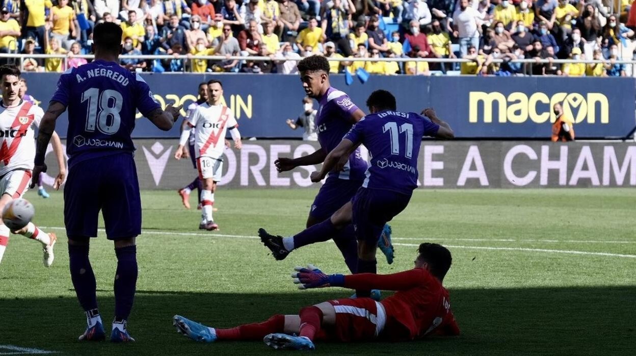 Idrissi marcó el 2-0 ante el Rayo, firmando así su primer gol como jugador del Cádiz CF.