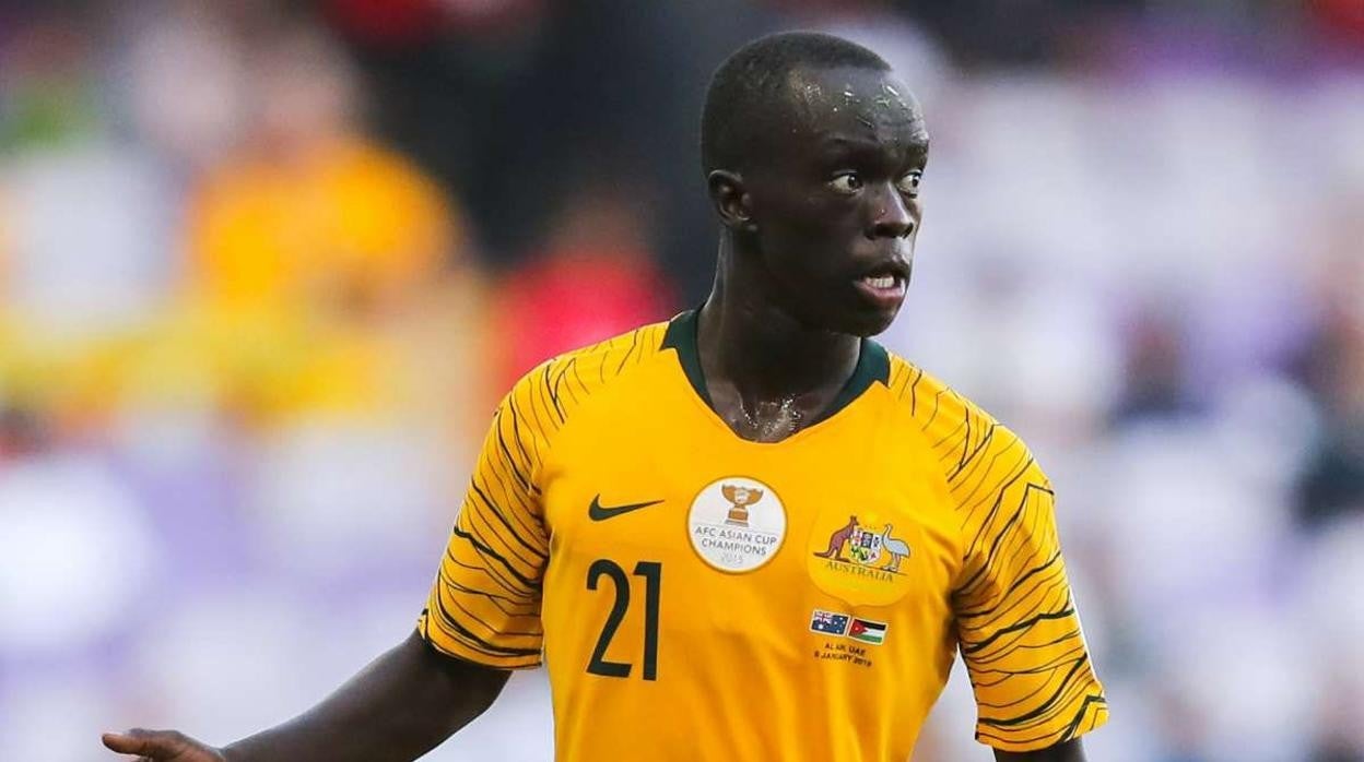 Awer Mabil con la selección de Australia