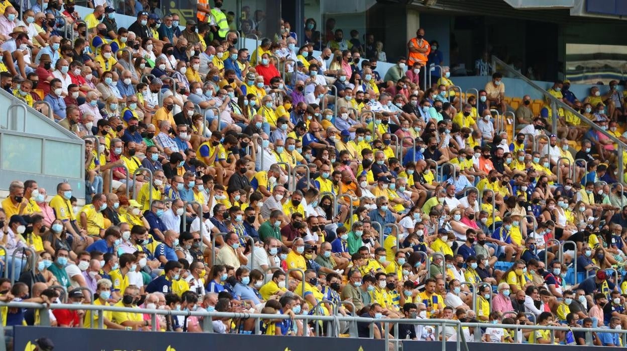 Afición del Cádiz en Carranza