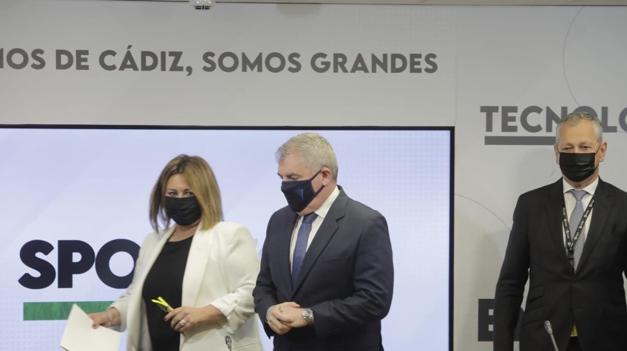 Elena Amaya y Manuel Vizcaíno en la sala de prensa