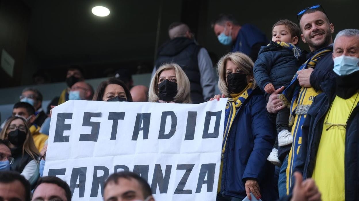 El nombre del estadio es objeto de la polémica.