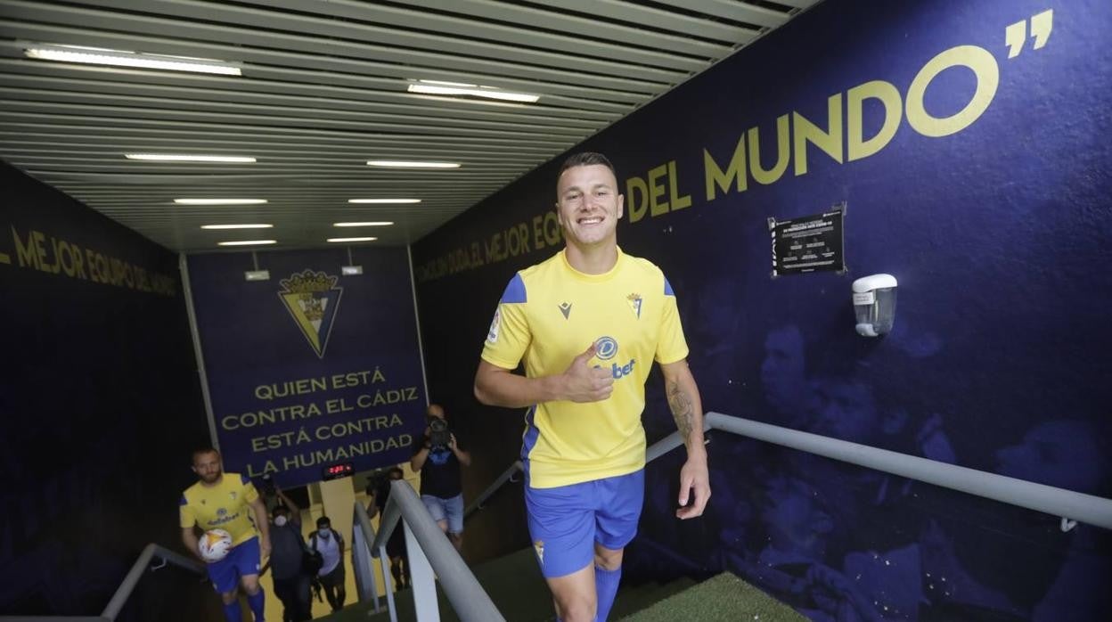 Milutin Osmajic durante su presentación oficial con el Cádiz CF.