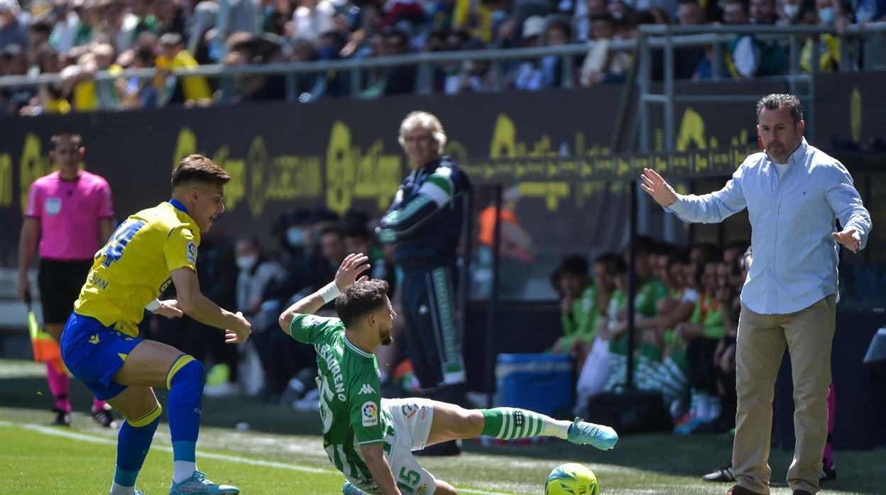 Álvaro Negredo anotó el gol del Cádiz en el Benito Villamarín