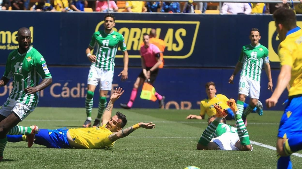 El Cádiz fue capaz de anular a un buen equipo en lo ofensivo como el Real Betis