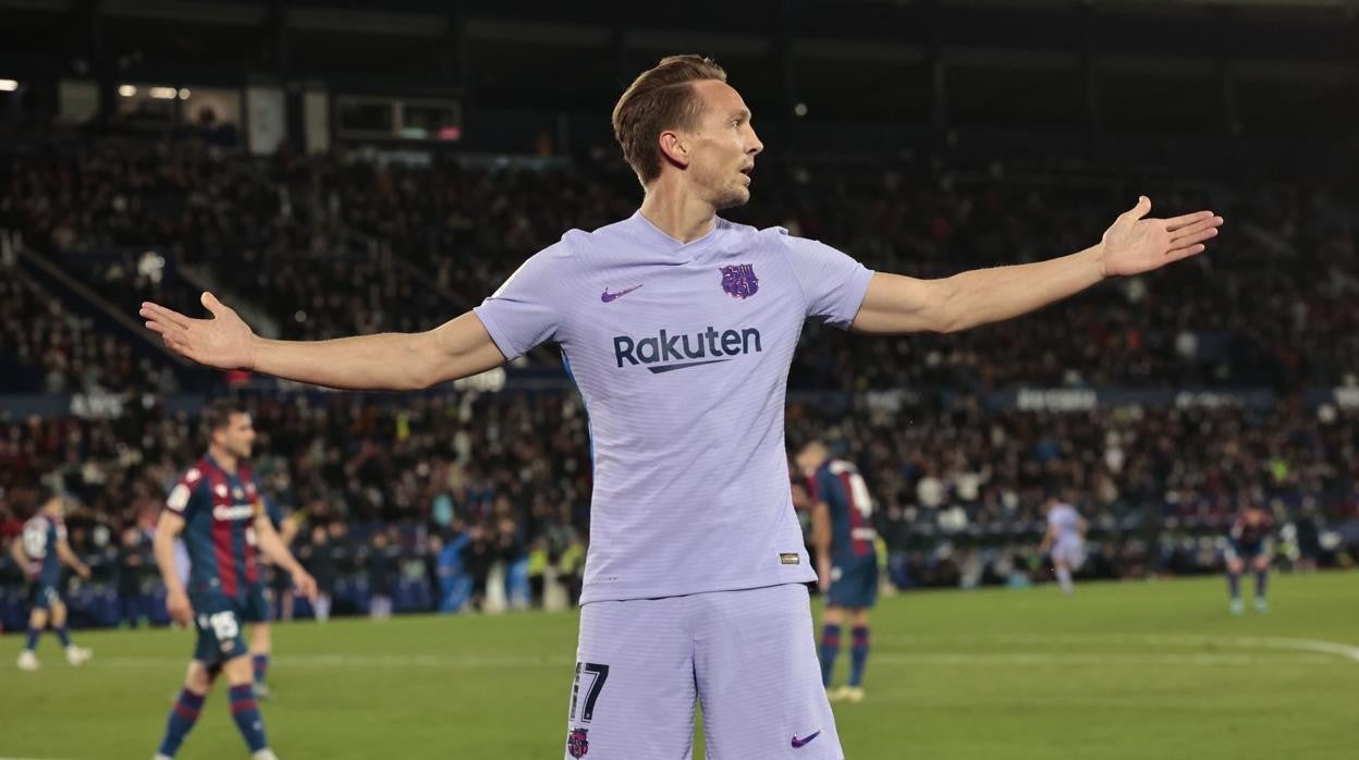 Luuk de Jong celebra su tanto ante el Levante