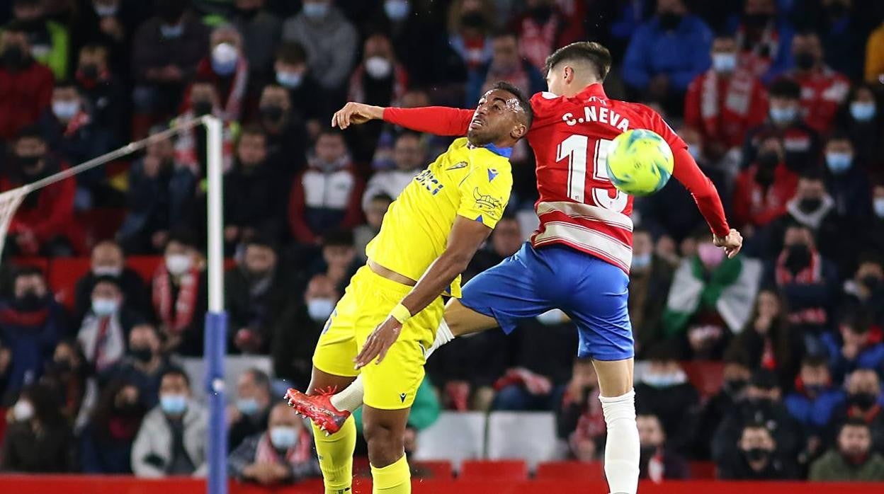 Akapo es fijo en el lateral derecho del Cádiz CF.