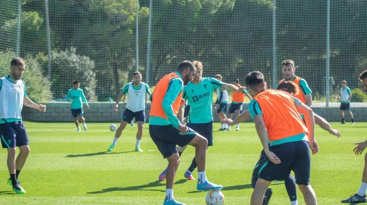 El Cádiz se ejercita en la Ciudad Deportiva