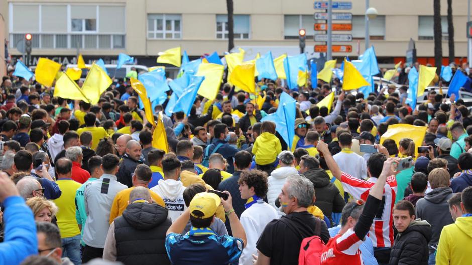 Vídeo: El Cádiz, concentrado al estadio