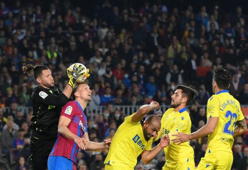 Conan Ledesma completó un encuentro excepcional en el Camp Nou.