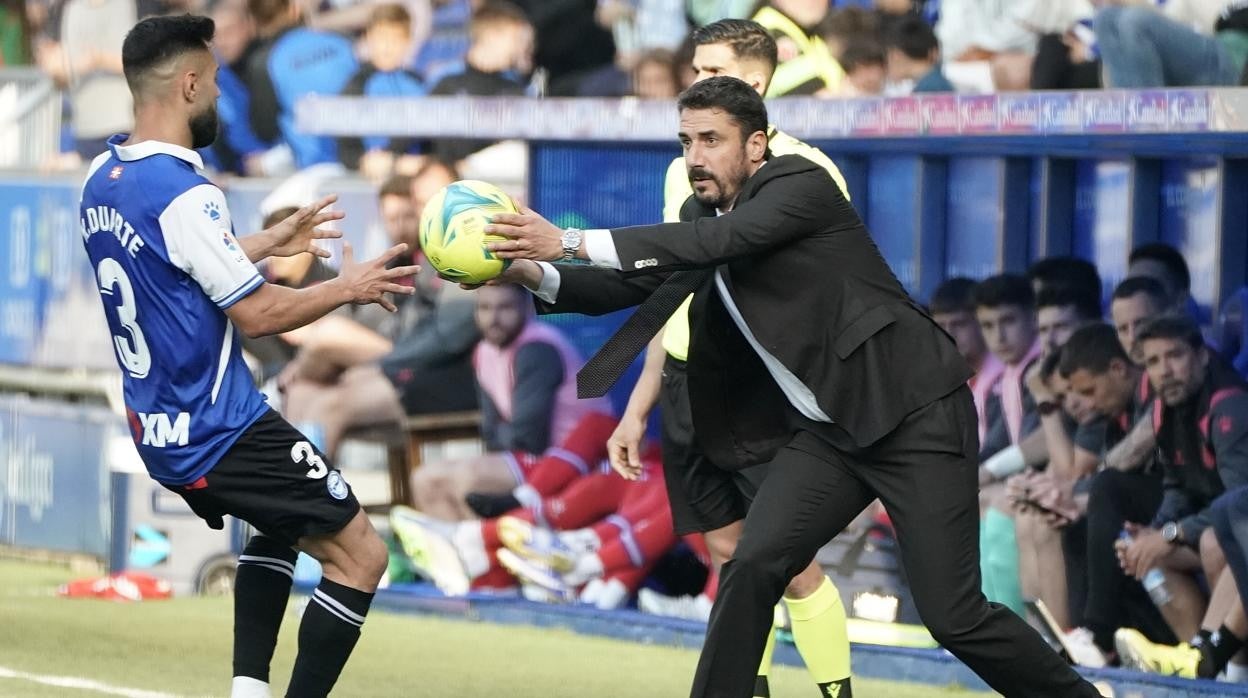 Julio Velázquez es el entrenador del Alavés desde la destitución de Mendilibar.