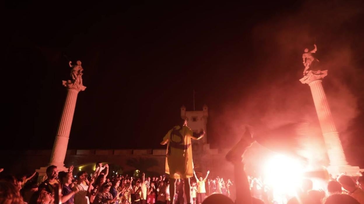 Los hinchas del Cádiz celebran la permanencia