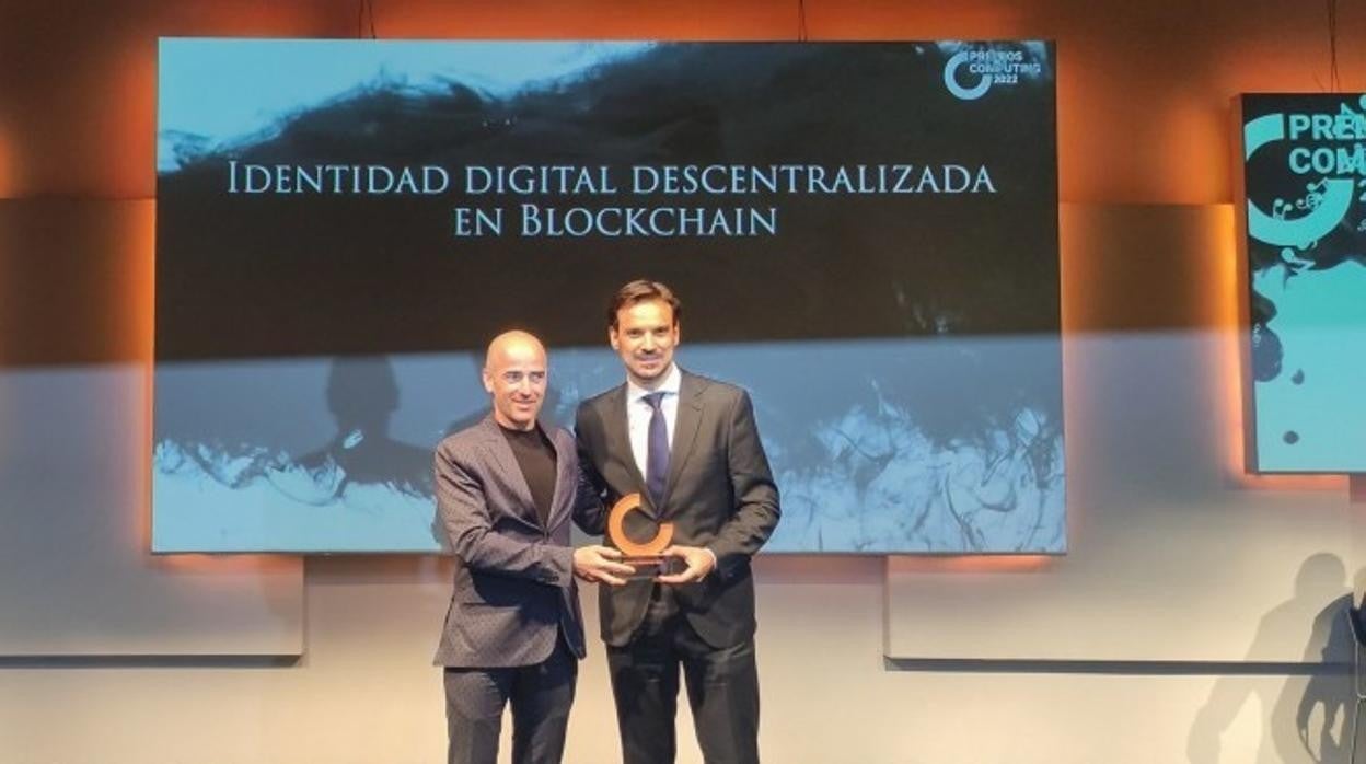 El dircom del Cádiz CF, José Grima, recogió el premio.