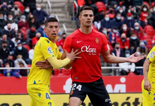 Rubén Alcaraz pasa a ser propiedad del Cádiz CF.