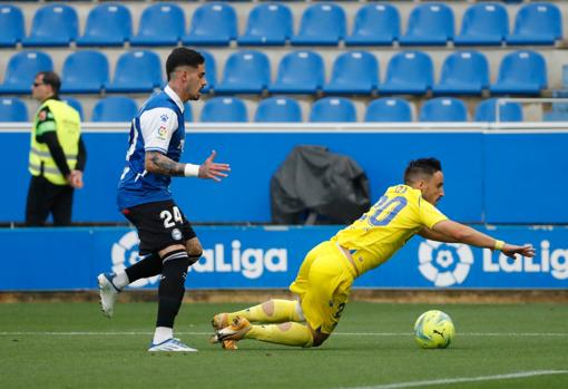 Iza, lateral derecho del Cádiz CF.