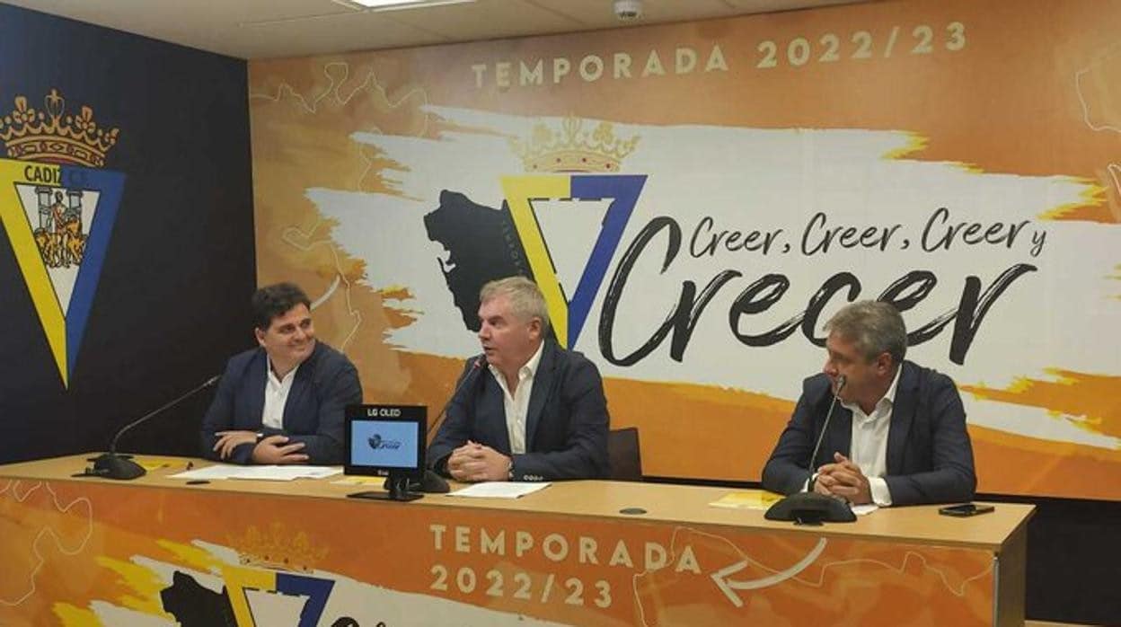 Rafael Contreras, Manuel Vizcaíno y Pepe Mata en la presentación de la campaña de abonados