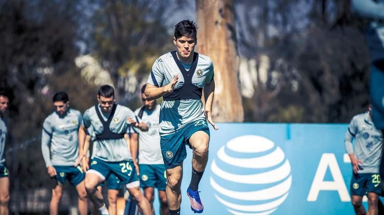 Jorge Meré entrena con el América