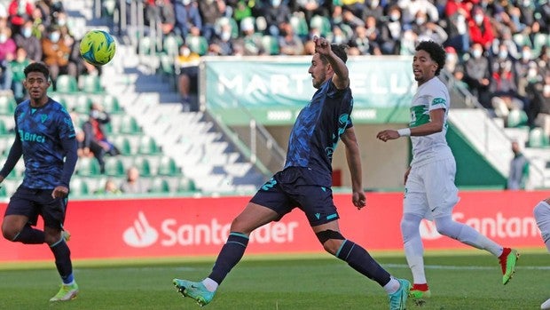 Víctor Chust: «No puedo estar más feliz de haber firmado una nueva aventura con el Cádiz CF»