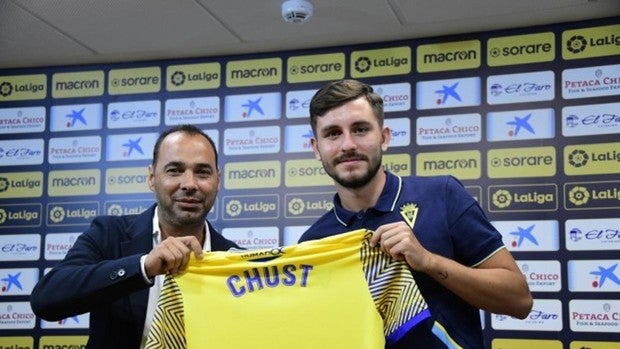 Víctor Chust: «El interés del Cádiz CF y mi felicidad aquí han sido determinantes para volver»