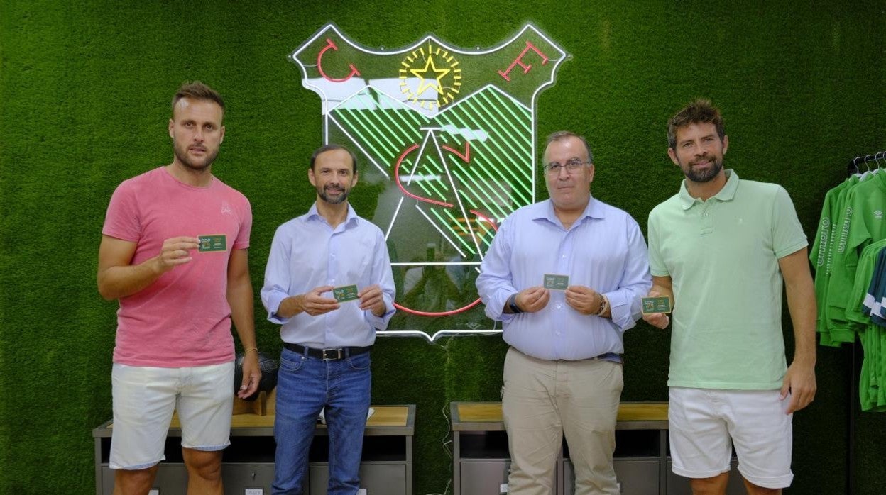 Juan Cala con Coke Andújar en la campaña de abonados del Atlético Sanluqueño.