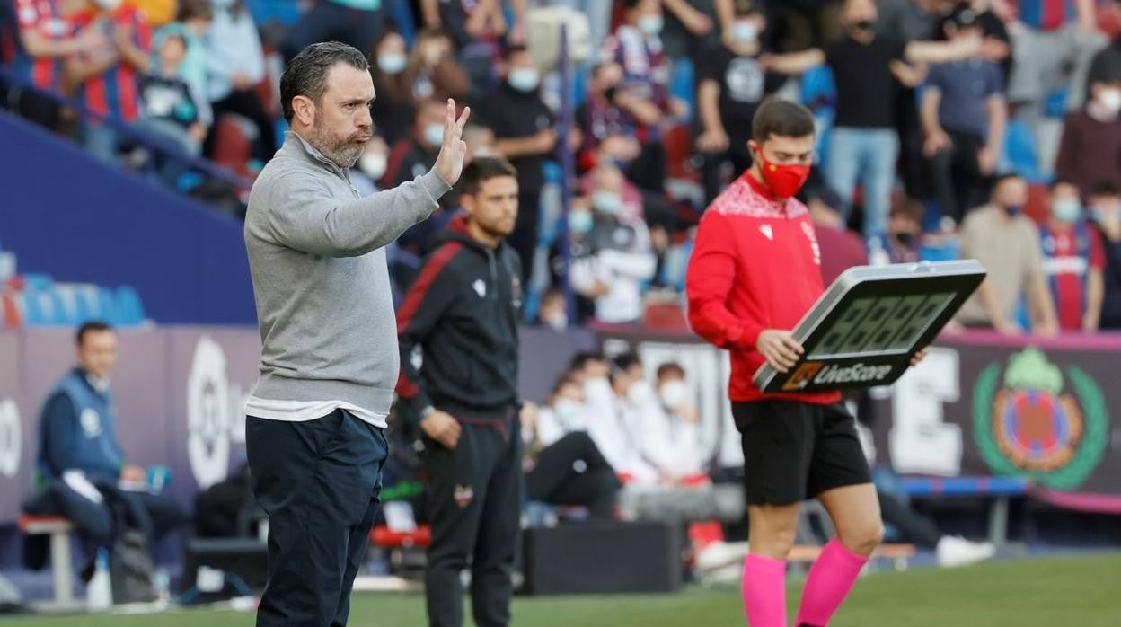 Sergio González acumula información para iniciar la liga en la mejor forma posible