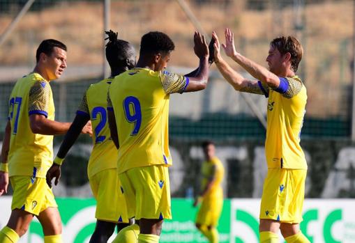 'Choco' Lozano firmó el segundo gol del Cádiz CF ante el Málaga en Marbella.